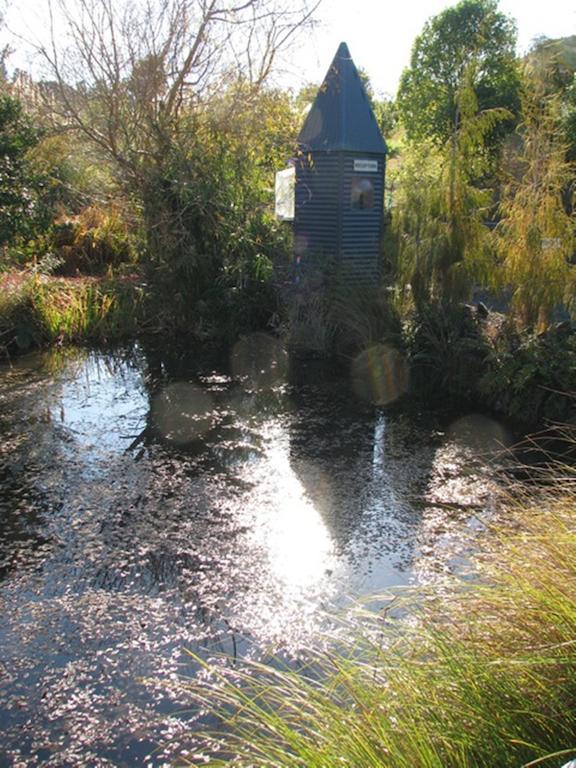 Aporo Pondsiders Luxury Cottages Nelson Room photo